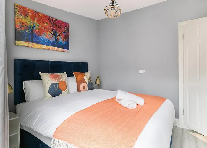 Homely 3 Bedroom House In Hammersmith