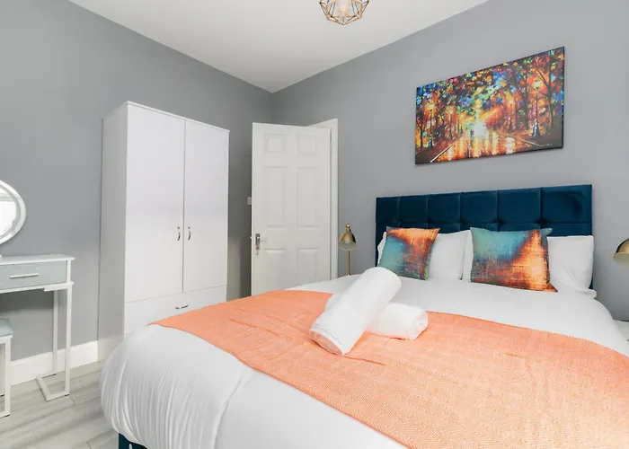 Homely 3 Bedroom House In Hammersmith